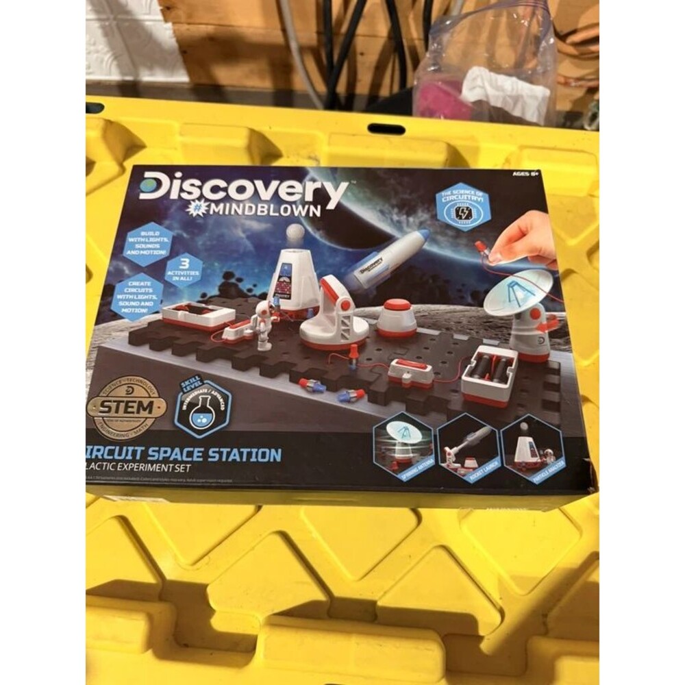 Discovery circuit space station